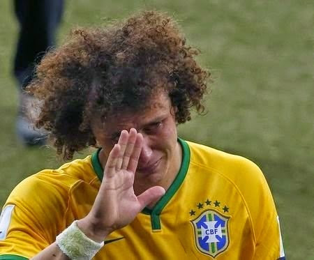 2014-07-08T224308Z_1006930001_LYNXMPEA6710B_RTROPTP_2_MANCHETES-COPA-POLITICA-DILMA