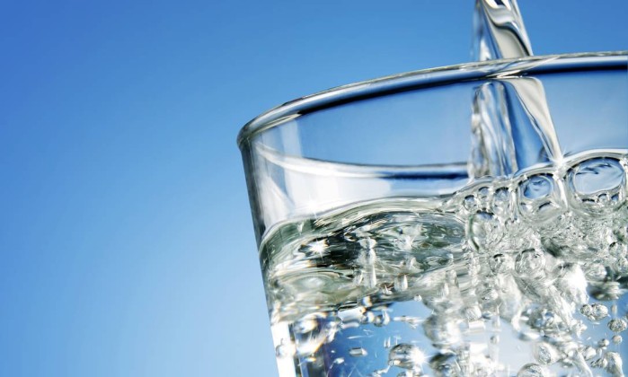 2015_839650306-copo_agua.jpg_20150810